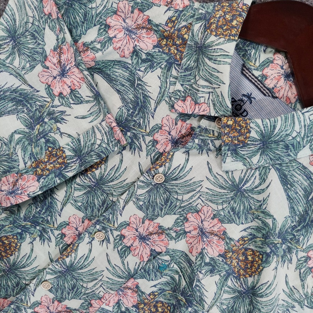 IZOD Saltwater Button Down Shirt Mens M Moonlight Jade Tropical Pineapple Floral